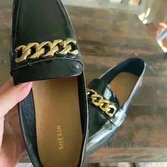JustFab Black and Gold Loafers Size 8.5 - Picture 6 of 8
